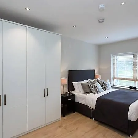 Large Corporate Apt Beside Sandyford Business Park * Dun Laoghaire